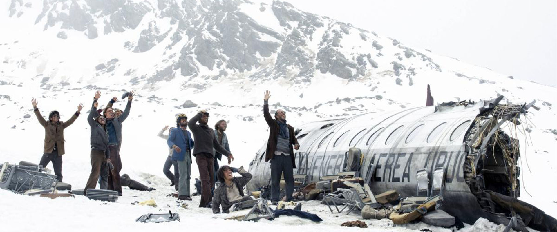 19 Rugby Players End Up Trapped on Top of a Mountain When Their Plane Crashes
